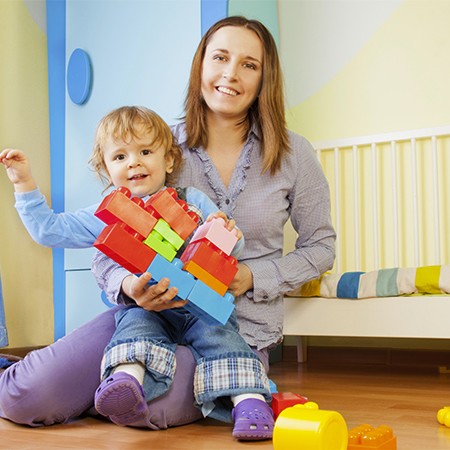 nounou à domicile avec bébé